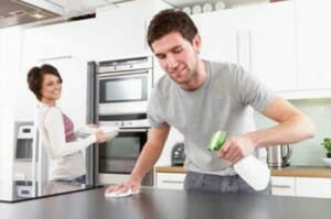 Nettoyer une cuisine sans produits chimiques avec de l'eau Kangen
